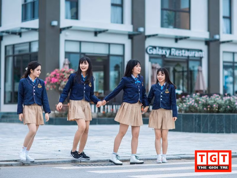 Địa điểm chụp bộ ảnh kỷ yếu là Thư viện Tỉnh Thanh Hóa, bến xe buýt và một số góc trong sân trường.