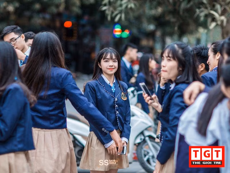 Mỗi học sinh khoác lên mình bộ đồng phục mang đậm nét trẻ trung, năng động nhưng cũng rất bắt mắt như những học sinh Hàn Quốc.