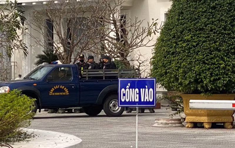 Chiếm đoạt tiền của sinh viên, Giám đốc Đại học Huế bị bắt - Hình 2 Chiem doat tien cua sinh vien, Giam doc Dai hoc Hue bi bat-Hinh-2