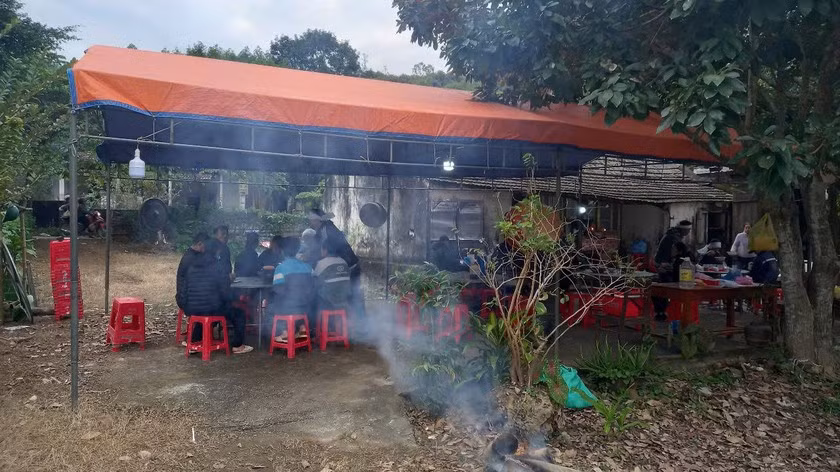 An mang dau long, anh trai dam em ruot tu vong vi mau thuan