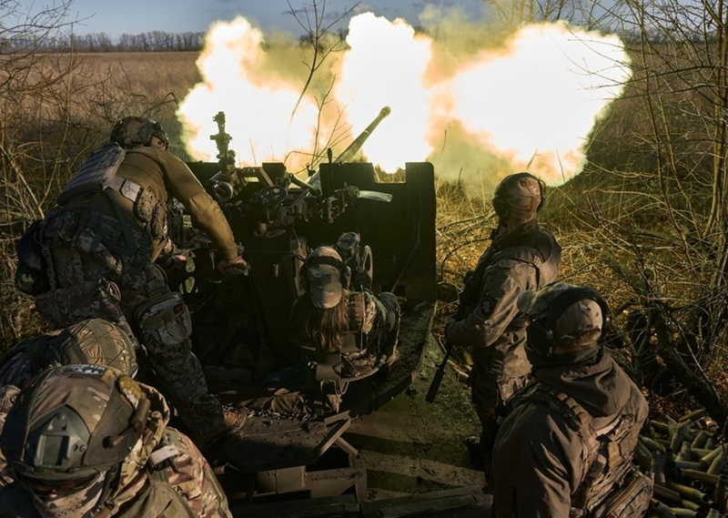 Để giảm bớt áp lực tấn công từ Darino đến Novovanivka, quân Ukraine đã chọn tiếp tục tấn công vào khu vực Glushkovo. Mặc dù phải chịu thiệt hại lớn và không đạt được tiến triển nào, quân Ukraine vẫn không ngừng tấn công và tiếp tục đưa vào trang bị hạng nặng từ phương Tây. Ảnh: Newsweek.