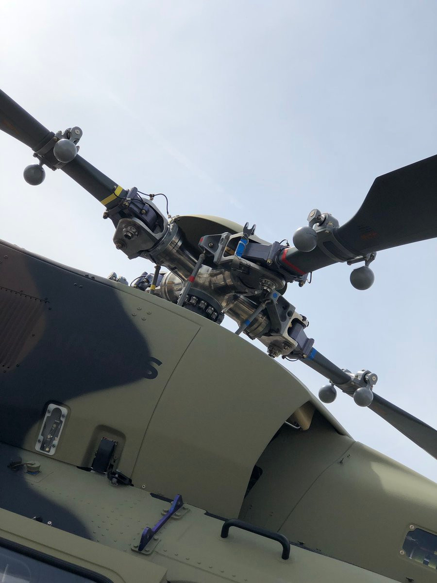 Về thiết kế tổng thể trực thăng H145M được trang bị hai động cơ Arriel 2E, mỗi động cơ có công suất đầu ra lớn nhất là 771 mã lực. Tốc độ tối đa của loại trực thăng này là 250 km/h và tầm bay tối đa nó có thể đạt được là 662 km. Nguồn ảnh: Belogardejac