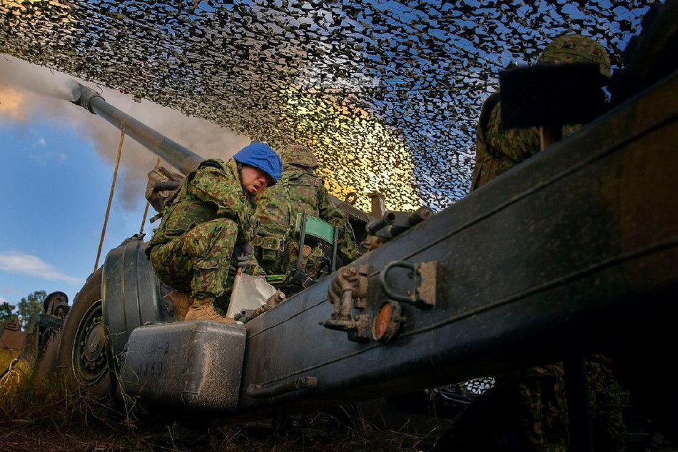 Lựu pháo M777A2 là phiên bản nâng cấp về phần mềm của phiên bản A1, cung cấp thêm khả năng tính toán đường đạn cho loại đạn tăng tầm, mở rộng tầm bắn của khẩu lựu pháo này lên tối đa 40 km. Nguồn ảnh: Sina.