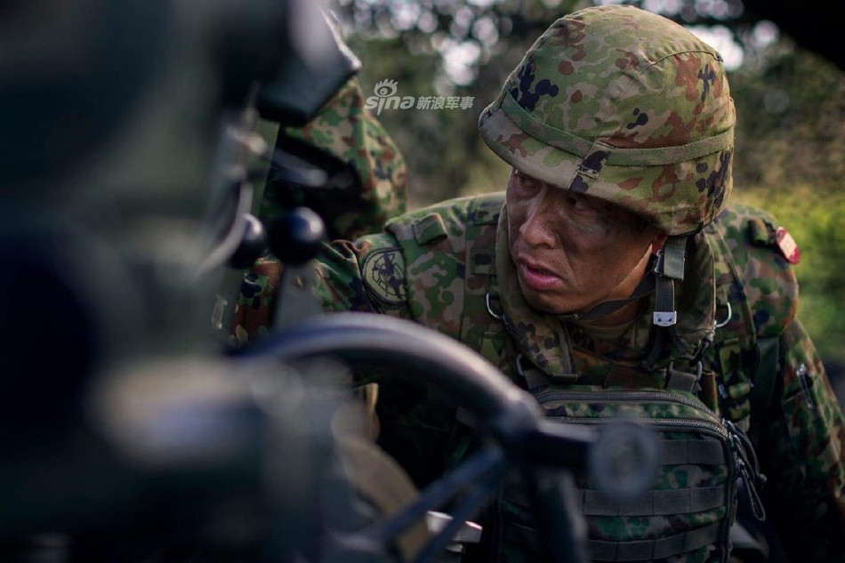 Khẩu lựu pháo này có thời gian chuyển trạng thái cực nhanh, từ trạng thái hành quân chiến đấu sang trạng thái sẵn sàng chiến đấu chỉ tốn đúng 2 phút 10 giây. Khi chuyển trạng thái từ sẵn sàng chiến đấu sang cơ động, khẩu pháo này cũng chỉ tốn khoảng 2 phút... 23 giây. Nguồn ảnh: Sina.