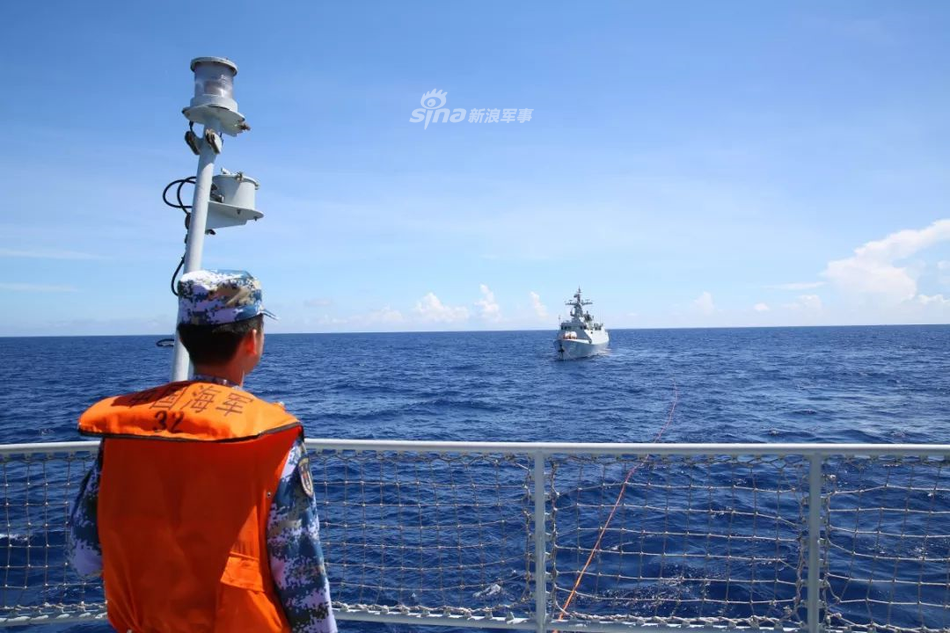 Khoang sau của tàu Type 056 với hệ thống đèn nháy giúp các tàu trong đội hình có thể liên lạc với nhau bằng mã Morse. Nguồn ảnh: Sina.