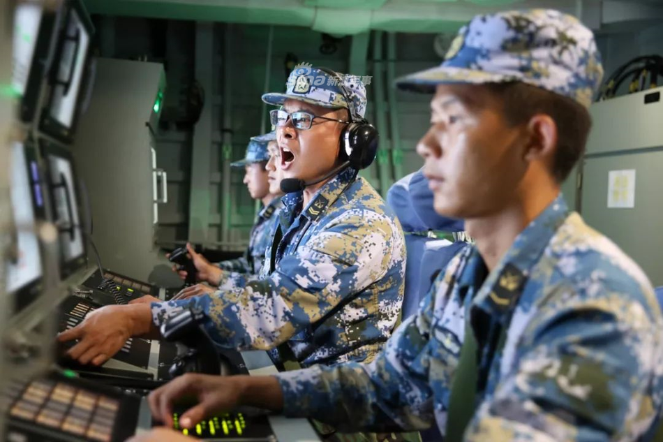 Bên trong phòng điều khiển vũ khí của Hộ vệ hạm Type 056 hay còn có tên mã NATO là Giang Đảo Cấp. Nguồn ảnh: Sina.