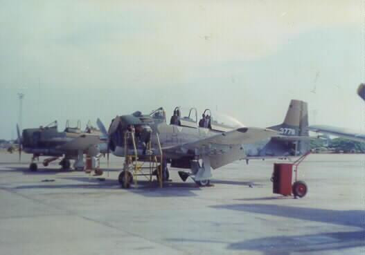 Tới khi Chiến tranh Việt Nam nổ ra, loại máy bay này được sử dụng ở chiến trường Việt Nam như một loại máy bay cường kích bởi yếu tốc tốc độ tối thiểu cực thấp của nó - cho phép tiêm kích hạm T-28 tấn công mục tiêu mặt đất với độ chính xác cao vào cái thời mà vũ khí thông minh còn chưa ra đời. Nguồn ảnh: USAF.