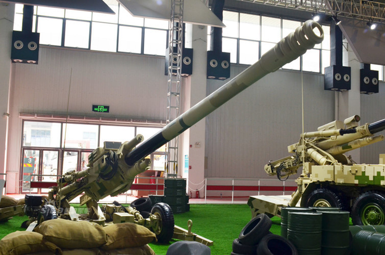 Phiên bản nhái của khẩu lựu pháo M777 đã được Trung Quốc cho trưng bày từ cuối năm 2016. khẩu pháo này không chỉ tương đương về mặt ngoại hình với M777 mà còn tương đương cả về các thông số kỹ thuật khác bao gồm hệ thống điện tử chỉ thị và ngắm bắt mục tiêu. Nguồn ảnh: Sina.