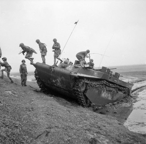 Cũng trong thời gian 9 năm Kháng chiến chống Pháp , Paris đã thay đổi chính phủ tới 20 lần, trung bình mỗi chính phủ chỉ tồn tại 7 tháng, cá biệt có chính phủ tồn tại chưa đủ 1 tuần. Nhiều chuyên gia khẳng định, sự sa lầy của Pháp ở Việt Nam nói riêng và Đông Dương nói chung chính là một trong những nguyên nhân chính dẫn đến sự "náo loạn" trong lòng nước Pháp. Nguồn ảnh: Ecpad.