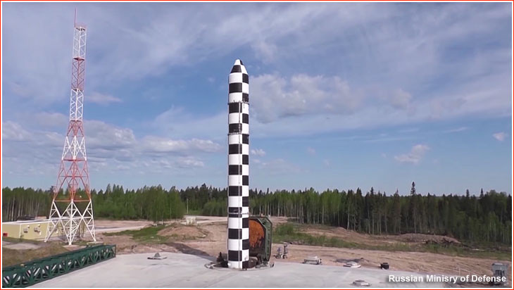 Để có thể bay được với hành trình lên tới 18.000 km, Sarmat được thiết kế để mang theo lượng nhiên liệu lớn khổng lồ. Theo đó, tổng cộng tên lửa đạn đạo liên lục địa này của Nga có thể mang theo tối đa tới 178 tấn nhiên liệu tên lửa. Nguồn ảnh: Rumil.