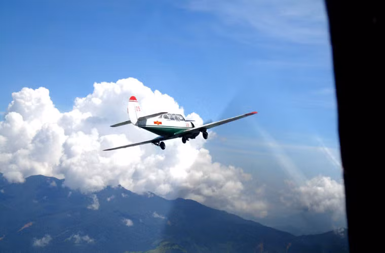 Tổng cộng trên thế giới đang có khoảng 1800 chiếc Yak-52 từng được sản xuất. Trong số đó, một lượng không ít được sở hữu bởi các cá nhân, nhà sưu tập trên khắp thế giới để phục vụ cho việc bay nhào lộn. Nguồn ảnh: Jetliners.