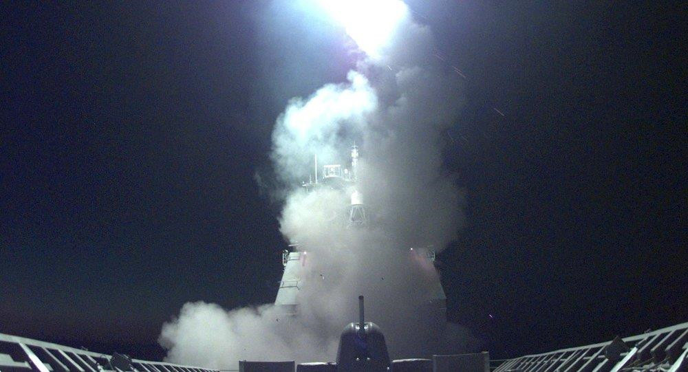 Ngày 24/3/1999, các chiến hạm của Mỹ trên biển bắt đầu phóng tên lửa hành trình Tomahawk vào các mục tiêu của quân đội Serbia. Trên không, hàng trăm máy bay được lệnh xuất kích trong chiến dịch tập kích đường không lớn nhất kể từ sau Chiến tranh Vùng Vịnh lần thứ nhất. Ảnh: AFP.