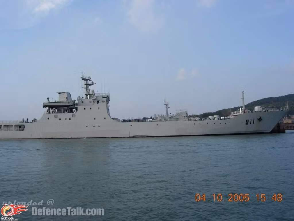 Được thành lập ban đầu với mục đích đổ bộ đánh Đài Loan, hạm đội Đông Hải của Trung Quốc có sức mạnh đổ bộ cực kỳ kinh hoàng với tổng cộng 13 tàu đổ bộ khác nhau, đông nhất là 5 tàu lớp Type 072III, ba tàu lớp Type 072, 2 tàu lớp Type 071 và hai lớp Type 072A, Type 072 mỗi lớp một chiếc. Nguồn ảnh: QQ.