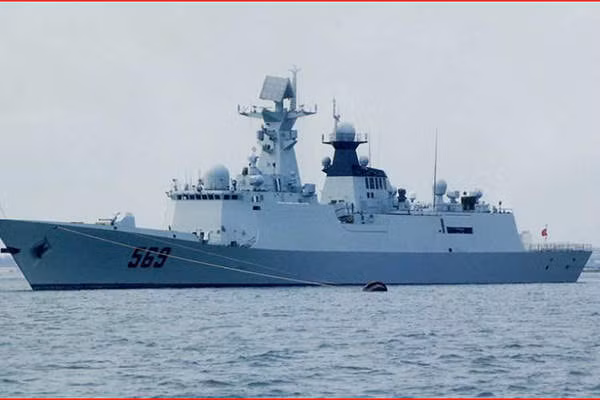 Đội khinh hạm của Hạm đội Đông Hải cũng có số lượng cực kỳ lớn với tổng cộng 18 tàu, đông nhất là 9 tàu lớp Type 054A, sau đó là bốn tàu lớp Type 053H3, 2 tàu lớp Type 054 và 3 tàu lớp Type 053. Nguồn ảnh: QQ.