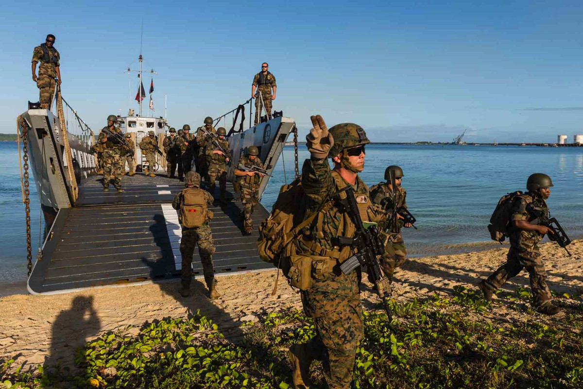 Trong trường hợp vạn bất đắc dĩ, một cuộc đổ bộ trên biển sẽ được Mỹ tính tới như một phương án khả quan - hợp lý hơn nhiều việc đổ bộ bằng... đường không. Tuy nhiên đã lâu lắm rồi, kể từ thời Chiến tranh Thế giới thứ hai, Mỹ chưa từng đổ bộ đường biển xuống lãnh thổ thù địch. Nguồn ảnh: Flickr.