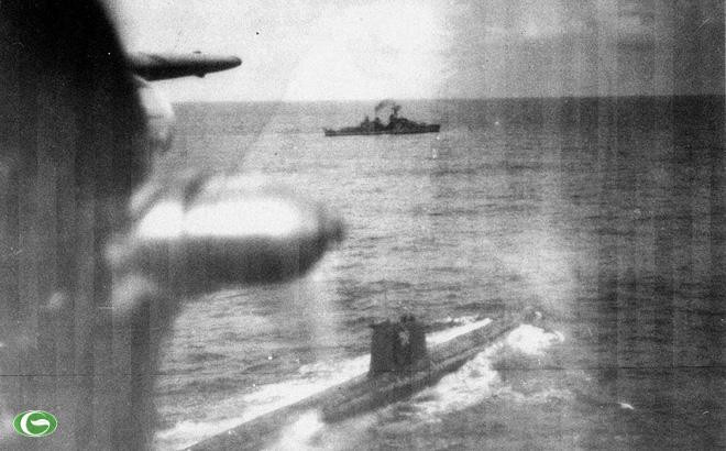 Tuy nhiên cuộc "bế quan toả cảng" của Hải quân Mỹ vẫn tiếp diễn ở Cuba cho tới tận ngày 18:45 ngày 20/11/1962 (giờ miền Đông nước Mỹ) - thời khắc Liên Xô huy động máy bay rút toàn bộ các tên lửa ra khỏi quốc gia này. Trong khi đó với Mỹ, phải tới tháng 9 năm sau Washington mới tháo dỡ hoàn toàn được các hệ thống tên lửa đã được triển khai ở châu Âu. Nguồn ảnh: Thearchive.