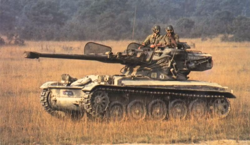 Đây cũng là loại xe tăng đặc biệt khi nó ra đời, việc có thể vận chuyển được bằng đường không, hoàn toàn có khả năng thả dù từ máy bay đã biến AMX-13 thành mẫu xe tăng chuẩn mực cho mọi loại xe tăng trên thế giới vào thời điểm đó. Nguồn ảnh: Common.