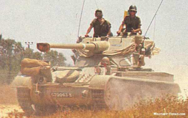 Để giảm trọng lượng xuống mức tối đa, phần thân và tháp pháo của xe tăng hạng nhẹ AMX-13 chỉ được bọc thép dày từ 20 cho tới 40mm - khá mỏng so với các loại xe tăng cùng thời nhưng cũng đủ để nó đạt tiêu chuẩn bọc thép của một mẫu xe tăng hạng nhẹ. Nguồn ảnh: Common.