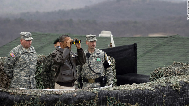 Tổng thống Obama nhìn về phía Triều Tiên. Ảnh: Getty