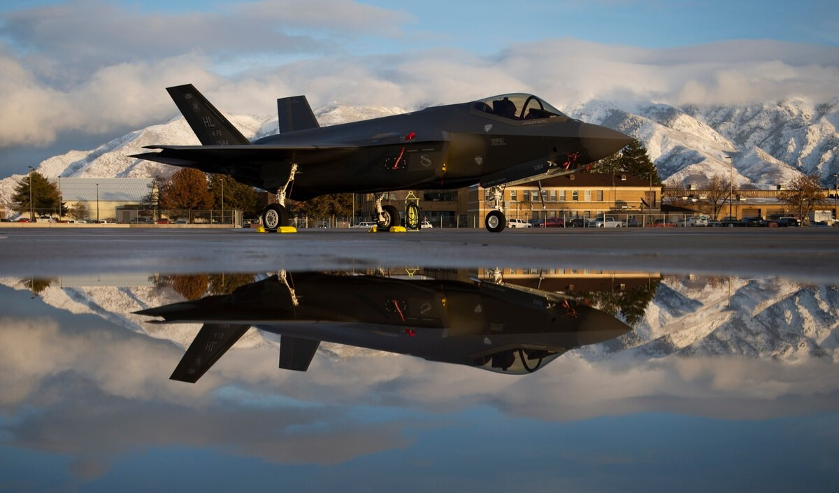 Phương án mua các tiêm kích từ Nga hay Trung Quốc sẽ cho phép Thổ Nhĩ Kỳ có được nhiều tiêm kích thế hệ năm hơn do giá tiền của các loại máy bay kể trên so với F-35 rõ ràng là ít hơn hẳn. Nguồn ảnh: Pinterest.