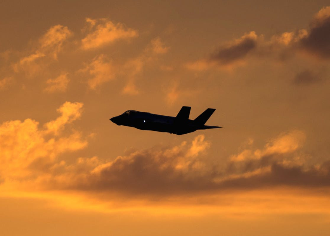 Thổ Nhĩ Kỳ là đối tác chiến lược của Mỹ trong chương trình nghiên cứu tiêm kích F-35. Theo thoả thuận giữa hai nước từ đầu, Ankara sẽ được sở hữu tối đa 100 chiếc tiêm kích F-35 phiên bản F-35A. Ngoài ra Thổ Nhĩ Kỳ cũng có quyền đặt mua thêm các phiên bản F-35B hoặc F-35C trong tương lai. Nguồn ảnh: BI.