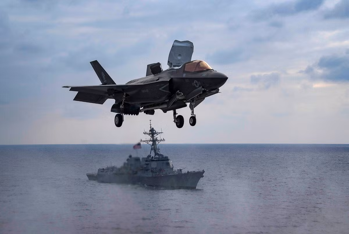 Do đã đóng góp tiền của vào chương trình nghiên cứu F-35, Thổ Nhĩ Kỳ được quyền cử phi công tới Mỹ học huấn luyện bay và có quyền mua F-35 của Mỹ. Việc gạt Thổ Nhĩ Kỳ ra khỏi thoả thuận mua bán F-35 sẽ là điều rất khó thực thi vì quan hệ giữa hai nước trong chương trình F-35 hoàn toàn không phải quan hệ mua bán thông thường. Nguồn ảnh: Flickr.