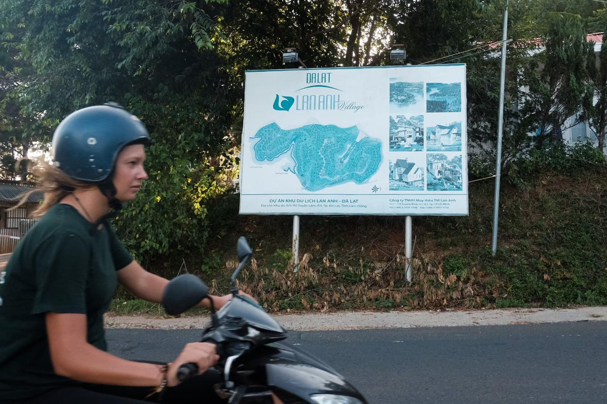 Khu nghỉ dưỡng đạt tiêu chuẩn 4 sao Lan Anh Đà Lạt của Công ty cổ phần đầu tư Lan Anh Đà Lạt cũng nằm trong danh sách vi phạm. Dự án có tổng diện tích hơn 700.000 m2, trong đó diện tích mặt hồ bị tác động khoảng 2.000 m2.