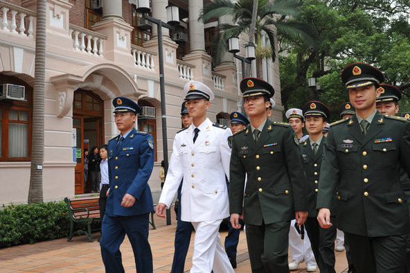 Để chuẩn bị cho việc tiếp quản Hong Kong, Đơn vị đồn trú Quân Giải phóng Nhân dân Trung Quốc đã được thành lập từ năm 1994 tại Thẩm Quyến. Nguồn ảnh: QQ.