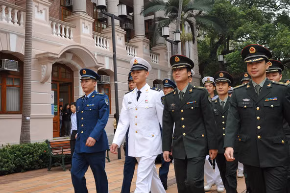 Để chuẩn bị cho việc tiếp quản Hong Kong, Đơn vị đồn trú Quân Giải phóng Nhân dân Trung Quốc đã được thành lập từ năm 1994 tại Thẩm Quyến. Nguồn ảnh: QQ.