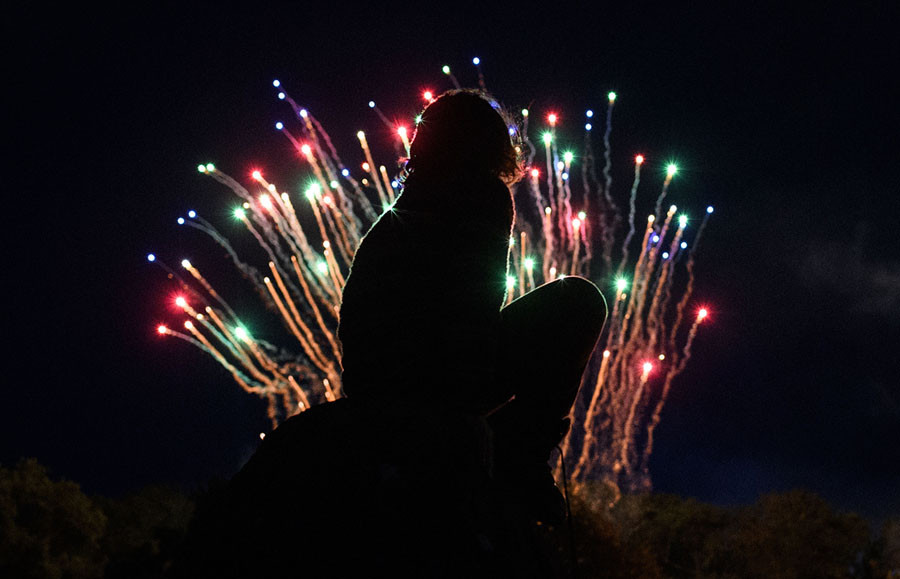 Lễ hội Glastonbury tại Worthy Farm, Pilton, Anh kết thúc hôm 26/6 vừa rồi với một màn pháo hoa mãn nhãn. Nguồn ảnh: Theatlantic.