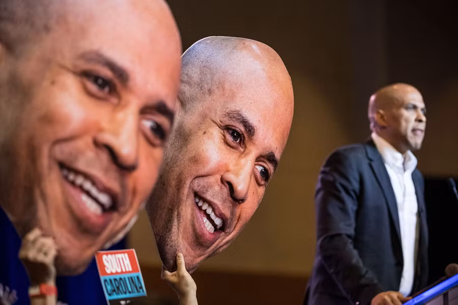 Ứng cử viên đảng Dân chủ ông Cory Booker trong diễn văn tranh cử chức ông chủ Nhà Trắng. Nguồn ảnh: Theatlantic.