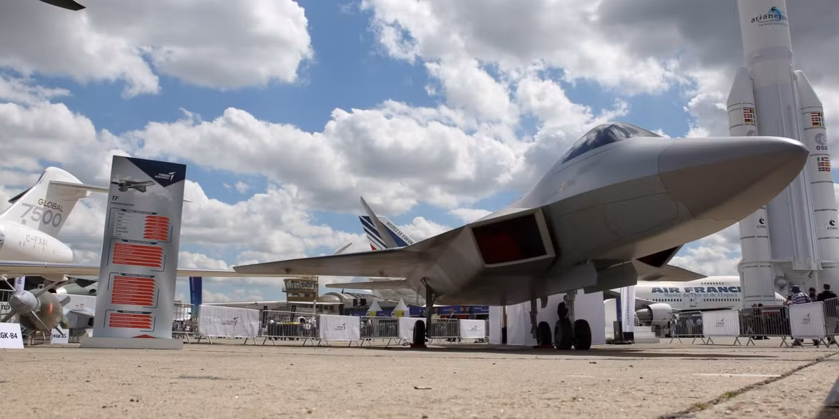 Như để chứng minh cho tuyên bố của mình, tại triển lãm hàng không Paris 2019 hiện đang diễn ra tại Pháp, Thổ Nhĩ Kỳ đã cho ra mắt nguyên mẫu đầu tiên của chiến đấu cơ thế hệ năm mang tên TF-X với tỷ lệ 1:1. Nguồn ảnh: BI.
