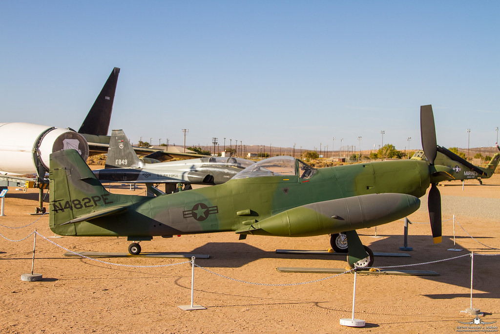 Khi tấn công, hoả lực của loại máy bay này phải đủ mạnh để tiêu diệt được mục tiêu nhưng cũng không được quá mạnh để bảo vệ cơ sở vật chất xung quanh hoặc bảo vệ quân mình xung quanh mục tiêu vì chiến tranh du kích thường có bán kính chiến đấu cực thấp.. Nguồn ảnh: Flickr.