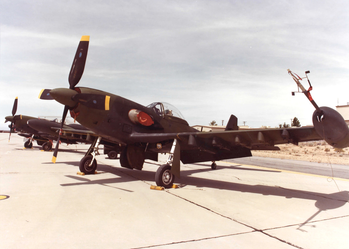 Khi mang theo trang bị vũ khí tối thiểu bao gồm 2 pod pháo 30mm, loại máy bay chống du kích này có thể đạt tầm bay tối đa 740 km và có trần bay cao tối đa 6100 mét.. Nguồn ảnh: Flickr.