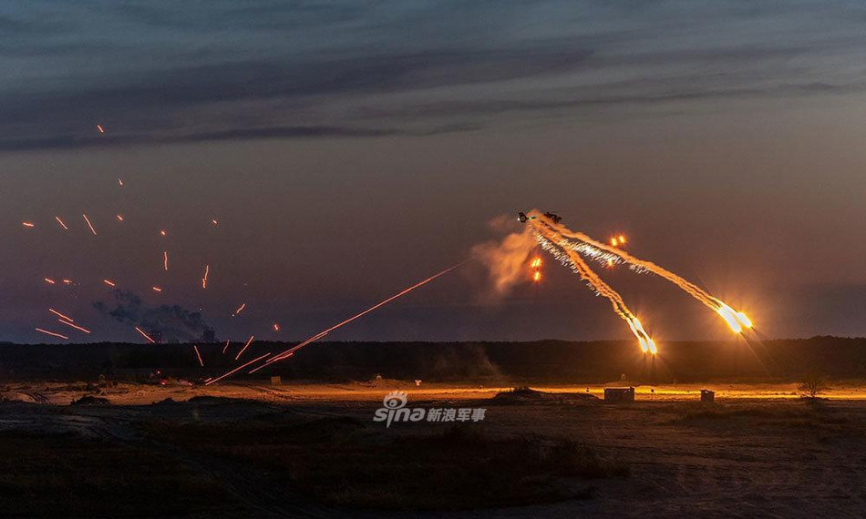 Màn tác chiến trong đêm tối cực kỳ mãn nhãn của H145M tại Paris Airshow. Nguồn ảnh: Sina.