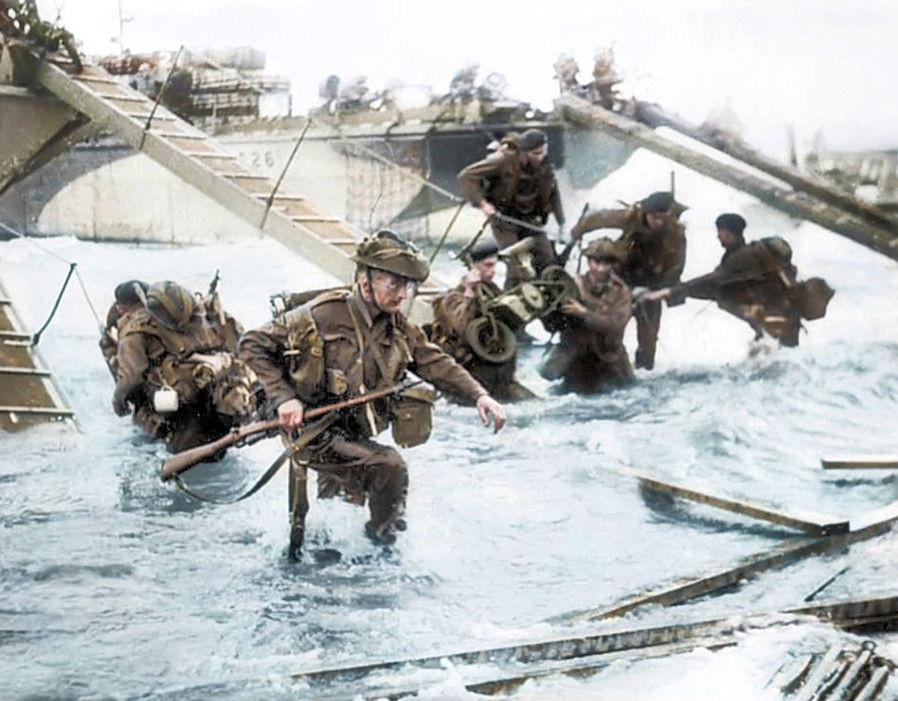 Cuộc đổ bộ D-Day lên bờ biển Normandie - Pháp tới nay vẫn được coi là cuộc đổ bộ lớn nhất trong lịch sử quân sự thế giới, và tác động mạnh mẽ tới cục diện Chiến tranh Thế giới thứ 2. Nguồn ảnh: Warhistory.