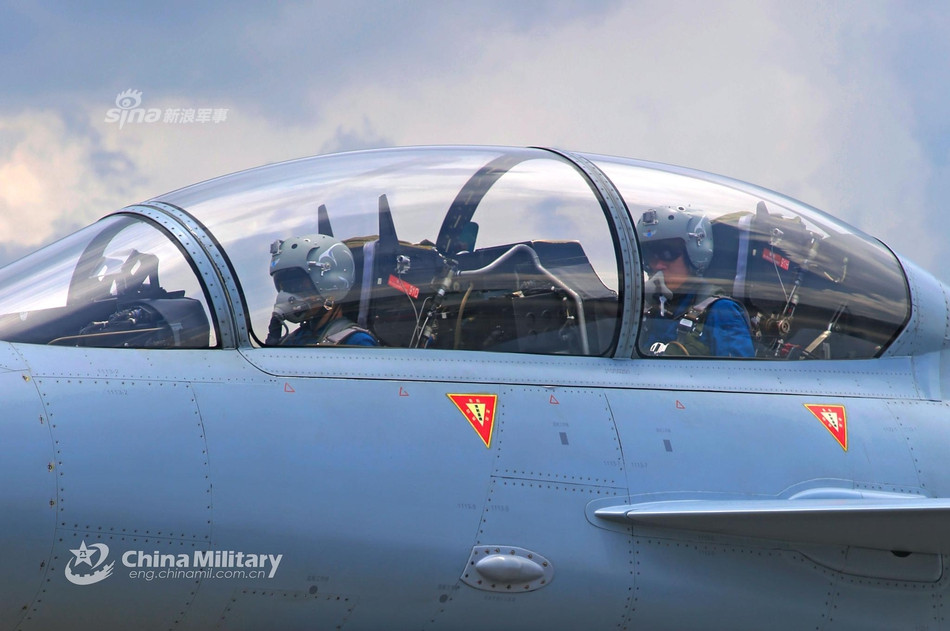 Theo đó iêm kích được coi là "xương sống" của Không quân Trung Quốc hiện nay chính là các chiến đấu cơ thế hệ thứ 4 J-10 - Vigorous Dragon với gần 500 chiếc đang được sử dụng trong biên chế lực lượng này. Nguồn ảnh: Sina.