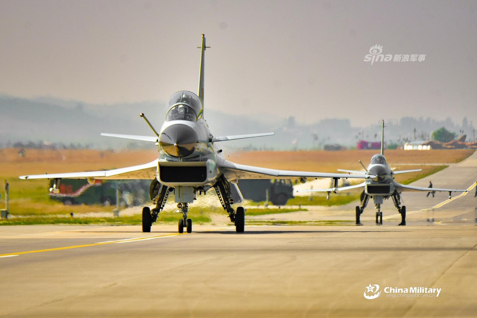 Ngoài ra, J-10 cũng được trang bị với các tên lửa không đối đất bao gồm hai loại là PJ-9 và YJ-9K. Trong đó có phiên bản YJ-9K được so sánh tương đương với loại AGM-65 không đối đất do Mỹ sản xuất. Nguồn ảnh: Sina.