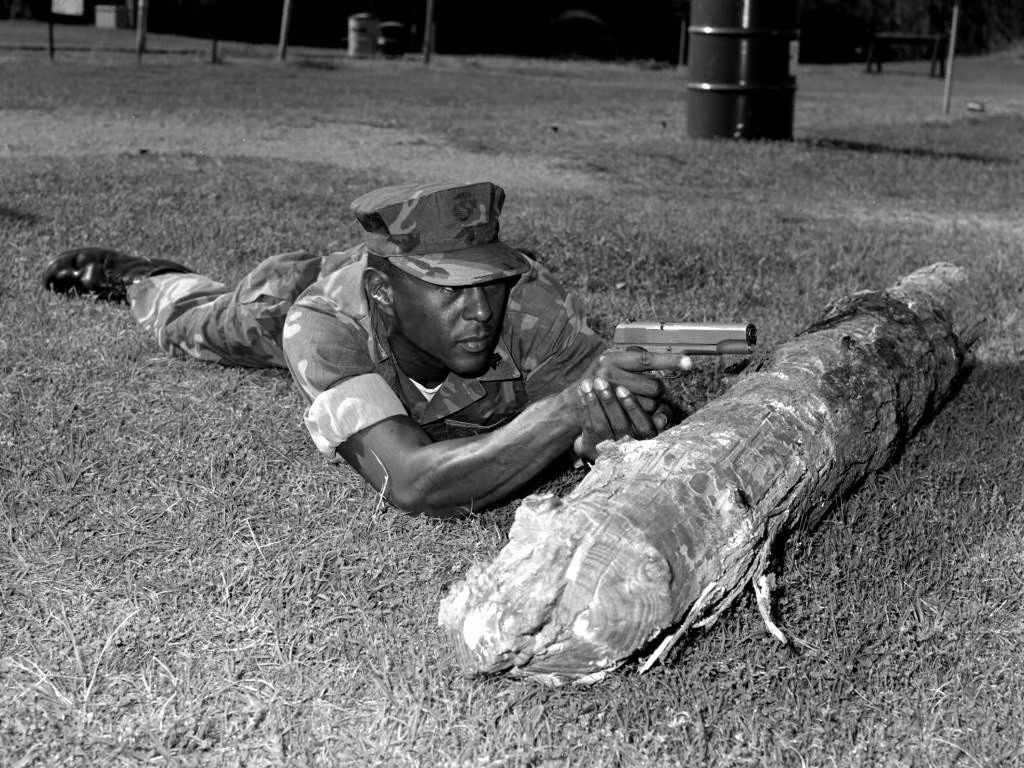 Về cơ bản đây là loại vũ khí hiệu quả, độ ổn định cao và rất đáng tin cậy. Với lối đánh áp sát của Quân Giải phóng, đôi lúc súng ngắn M1911 lại có thể là thứ vũ khí cứu sống mạng của binh lính Mỹ trên chiến trường. Nguồn ảnh: Smallwarsjournal.