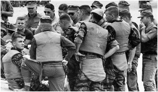 Tuy nhiên, loại áo giáp này chỉ chống được các loại hoả lực nhẹ như súng tiểu liên, mảnh văng của bom, lựu đạn chứ không thể chống lại được các vũ khí tiến công mà ta sử dụng. Đến cuối Chiến tranh Việt Nam, một loại áo giáp hiệu quả nhất lịch sử đã ra đời đó là áo giáp dùng sợ Kevlar - tuy nhiên loại áo giáp này không kịp phổ biến ở Việt Nam thì Mỹ đã rút lui. Nguồn ảnh: Smallwarsjournal.