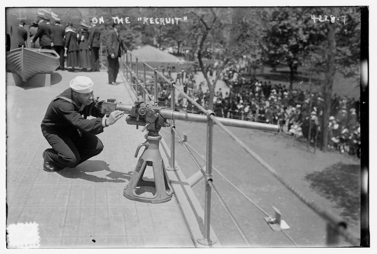 Trong thời gian tàu USS Recruit được sử dụng, nó đã thu hút được rất nhiều sự hiếu kỳ của người dân New York và người dân ở khắp nước Mỹ. Đây cũng là khoảng thời gian hiếm hoi trong lịch sử mà người dân thường có thể được tiếp cận trực tiếp với quá trình huấn luyện hải quân. Nguồn ảnh: QQ.