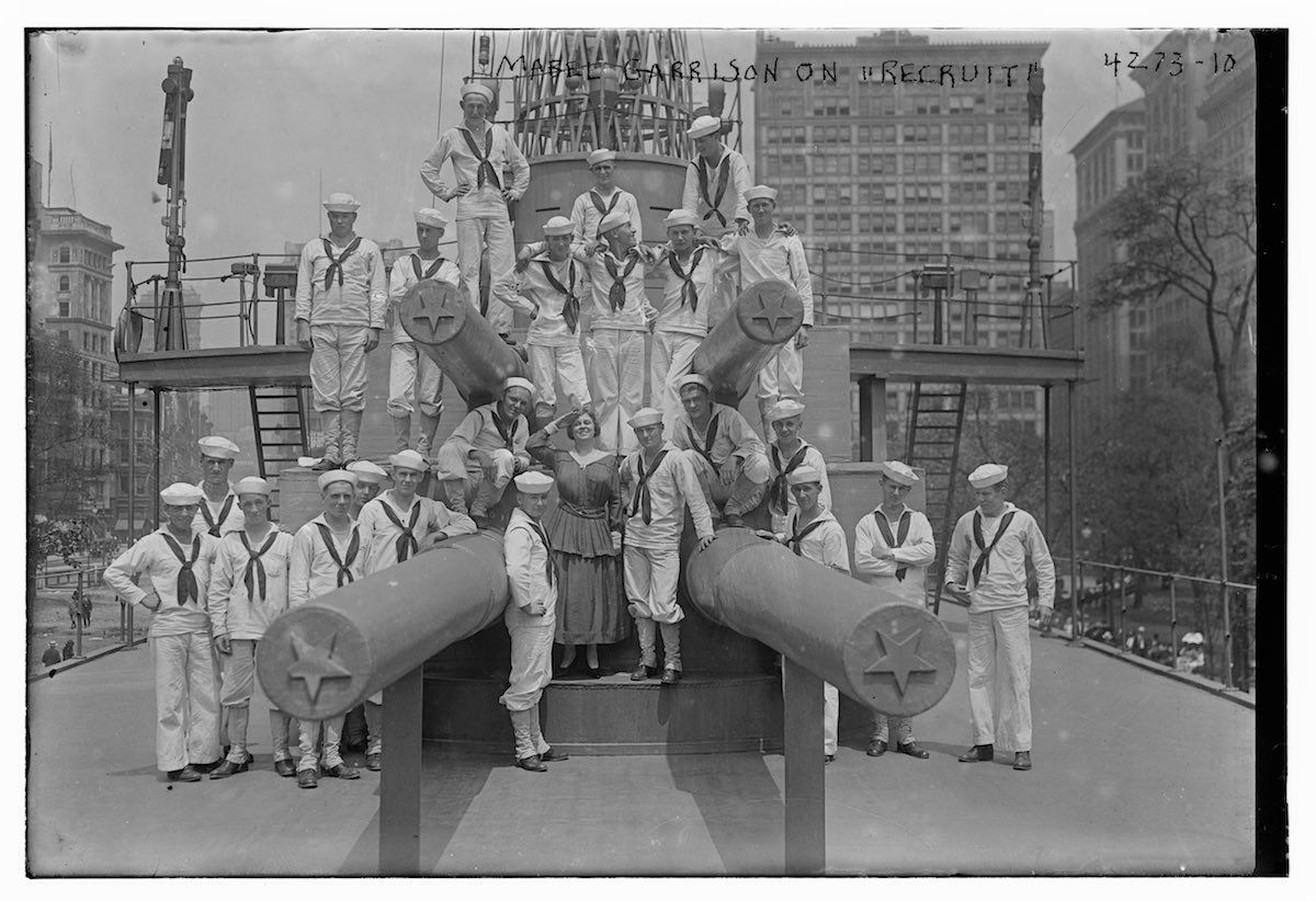 Toàn bộ hệ thống pháo trên tàu đều là hàng giả và không có khả năng xoay tháp pháo như trên tàu thật. Nguồn ảnh: QQ.