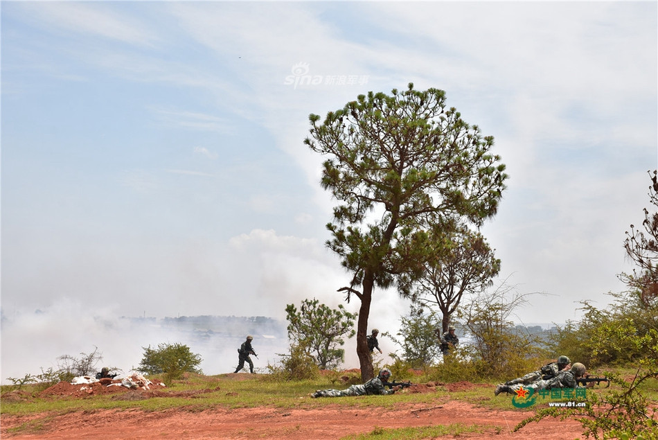 Lối tác chiến này gần như là bài học sơ đẳng nhất trong mọi cuốn giáo trình huấn luyện lục quân của quân đội các nước trên thế giới. Kiểu đánh chỉ sử dụng bộ binh không có máy bay hoặc pháo binh, tăng thiết giáp yểm trợ này về cơ bản không thay đổi nhiều kể từ Chiến tranh Thế giới thứ hai tới nay. Nguồn ảnh: 81.cn