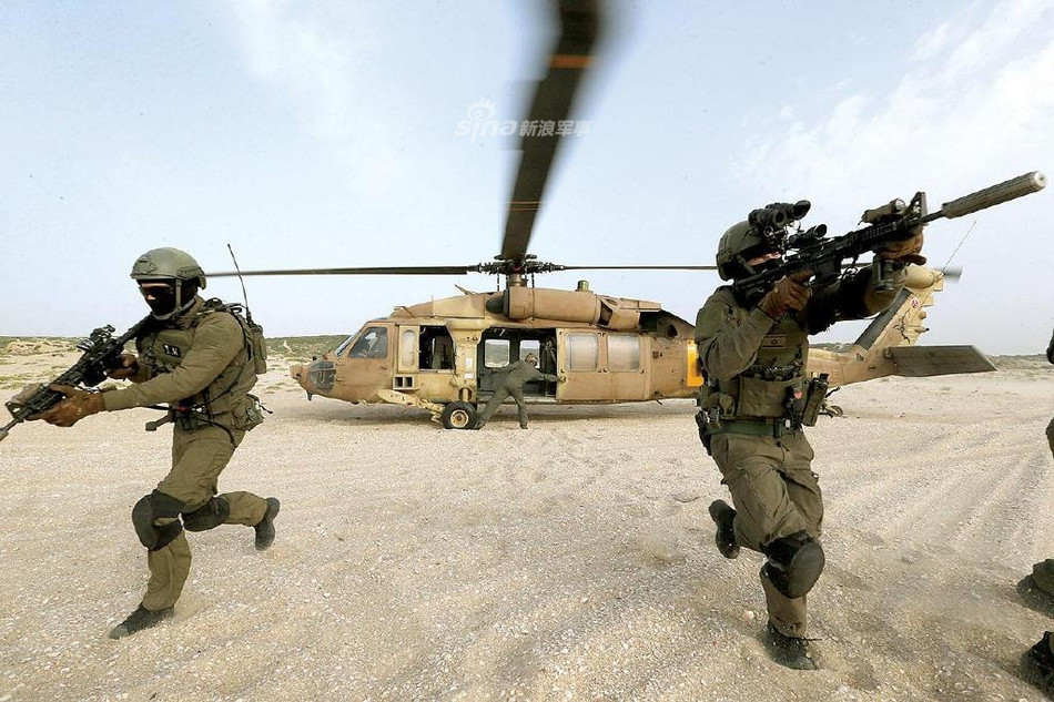 Thậm chí đến cả phương tiện di chuyển của Shaldag như máy bay trực thăng cũng là phiên bản Black Hawk do Mỹ sản xuất. Nguồn ảnh: Sina.