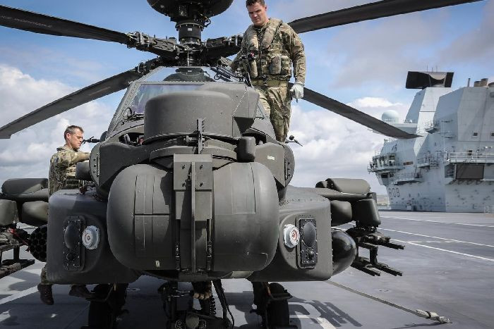 Loại trực thăng này đã bắt đầu được Anh đưa vào sản xuất từ những năm cuối thập niên 90. Tới nay, ước tính Anh đã có từ 66 cho tới 68 trực thăng tấn công loại này. Giá trị của mỗi chiếc Apache phiên bản Anh vào khoảng 34 triệu Bảng. Nguồn ảnh: Aguwand.