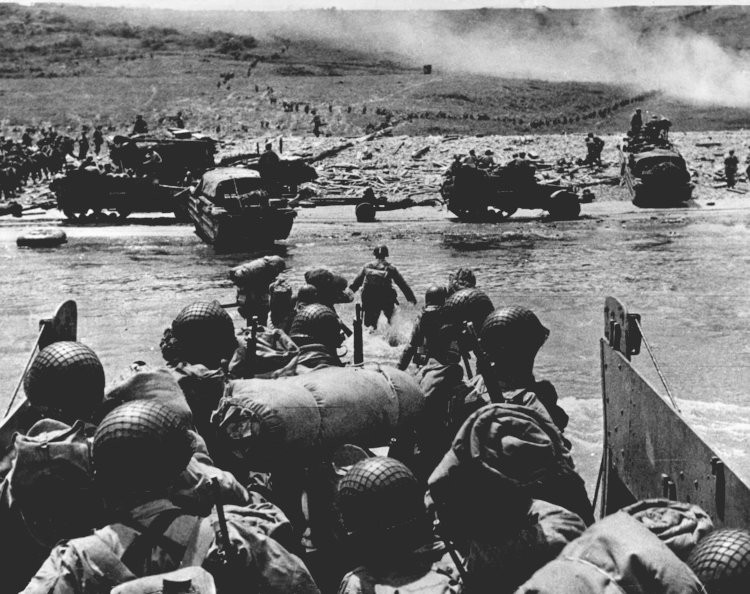 23.250 lính Mỹ tiến vào bãi chiến trường mang mật danh Utah, 34250 linh Mỹ đổ xuống bãi Omaha. Trong khi đó gần 54000 lính Anh đổ xuống bãi Gold và Sword, 21400 lính Canada đổ xuống bãi Juno. Nguồn ảnh: BI.