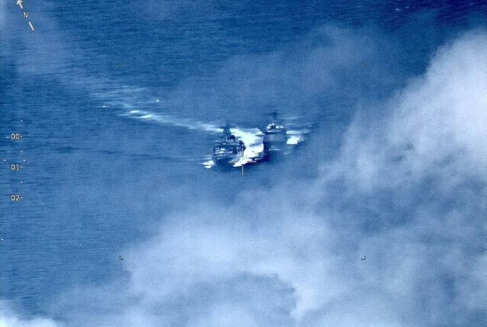 Phía Nga khẳng định tàu chiến của Mỹ hoạt động "không đúng cách" trong khi đó phía Mỹ lại khẳng định rằng tàu chiến Nga di chuyển "thiếu chuyên nghiệp". Nguồn ảnh: BI.