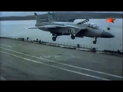 Một thời gian không lâu sau, nguyên mẫu đầu tiên về một chiếc máy bay phản lực có khả năng hạ cánh thẳng đứng một góc 90 độ so với mặt của Mỹ đã được ra đời, đây chính bản nháp thô đầu tiên của chiếc F-35B sau này và nếu nhận xét một cách khách quan thì F-35B có khá nhiều điểm tương đồng so với chiếc Yak-141 của Liên Xô. Nguồn ảnh: Star.