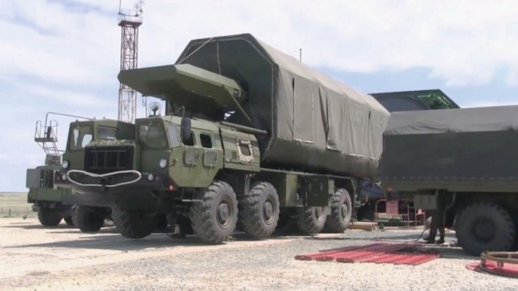 Trong đó đặc biệt có tổ hợp tên lửa siêu siêu thanh mang tên Avangard. Tổ hợp này còn thường được biết tới với cái tên Objekt 4202, Yu-71 hay Yu-74. Đây là loại tên lửa có khả năng triển khai được đầu đạn hạt nhân hoặc đầu đạn thường. Nguồn ảnh: Defence.