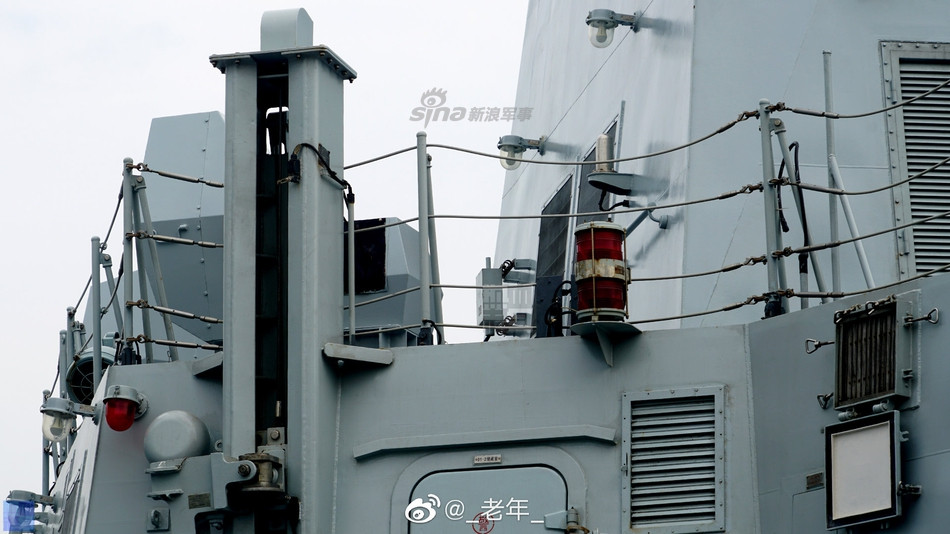 Ngoài ra, các khinh hạm Type 054A cũng có sự kết hợp của hệ thống radar, thông tin liên lạc vệ tinh hiện đại bậc nhất trong tay Trung Quốc thời điểm hiện tại. Nguồn ảnh: Sina.